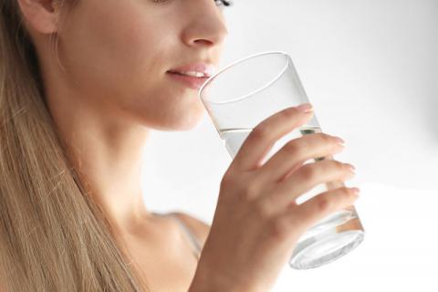 女性喝天麻水的好处有哪些？天麻泡水喝的注意事项