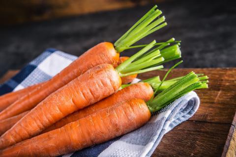 生吃胡萝卜的好处，胡萝卜适合生吃还是熟吃？