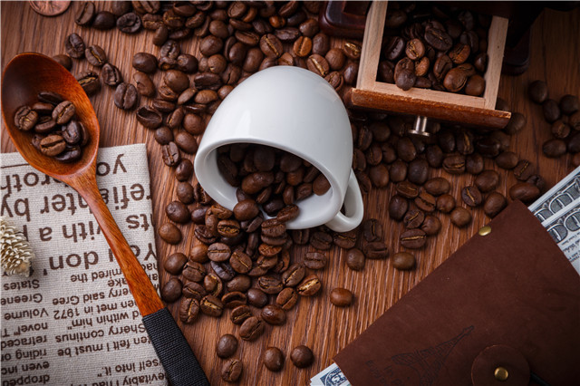 拿铁和白咖啡的区别 喝白咖啡也有坏处，特殊人群需规避