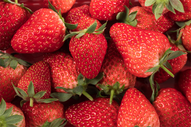 长得畸形的草莓能不能吃