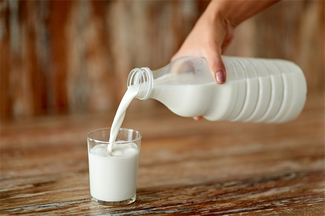 牛奶喝多了会不会性早熟